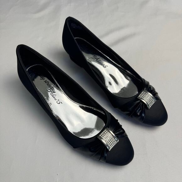 Easy Street Alive 5 Eloise Heels Women's Size 6.5 Black Satin - Picture 1 of 12